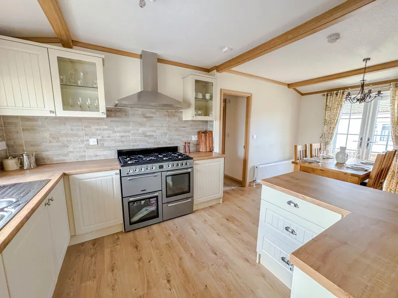 Weybridge Park Estate Weybridge Road, Addlestone KT15 2RF, photo 2