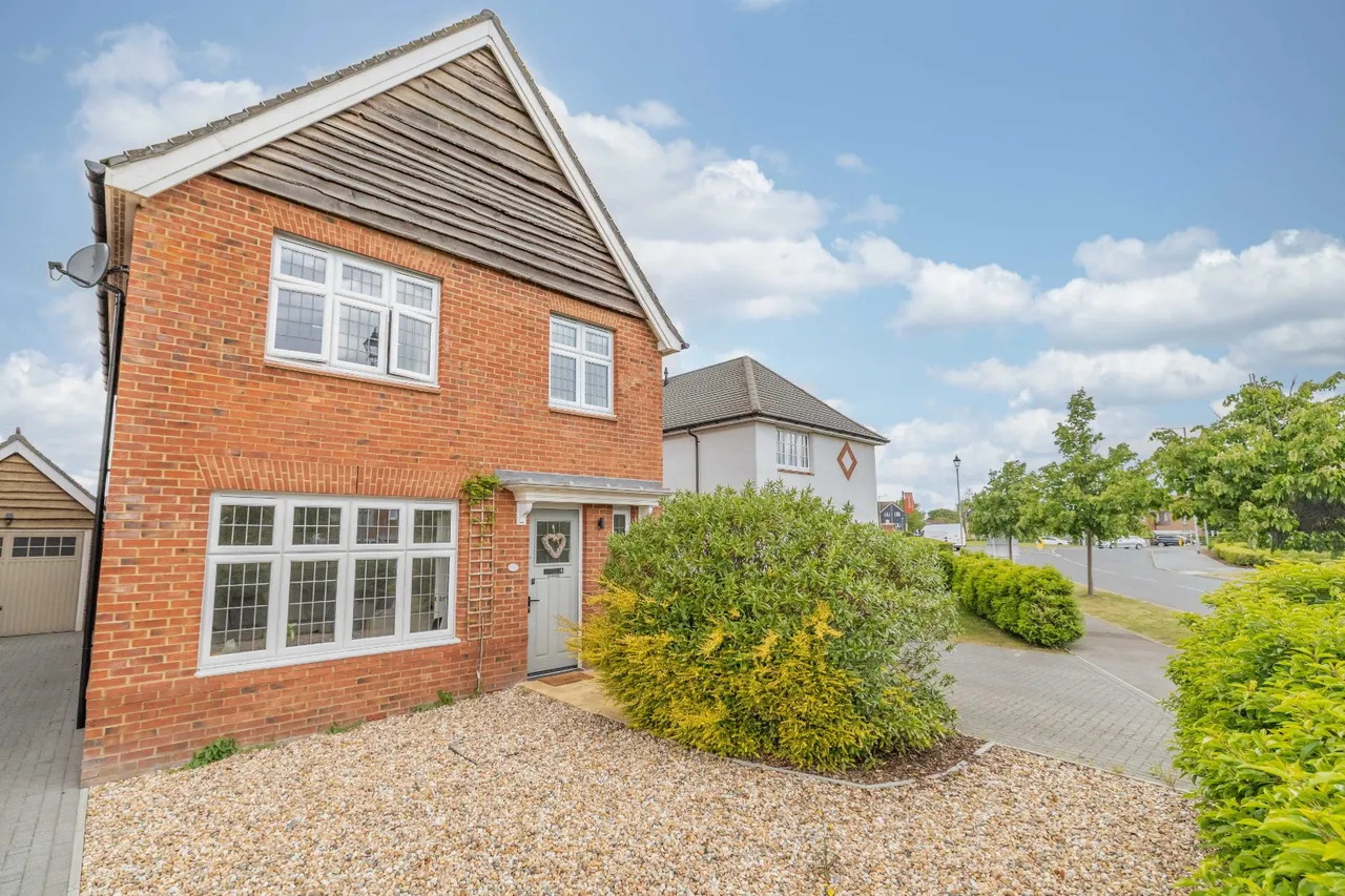 3 bed house for sale, Hoplands Road, Hersden, CT3