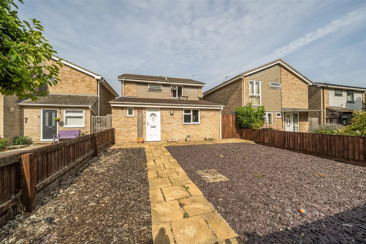 3 bed house for sale — Edington Place, Grove, Wantage, OX12 0BX