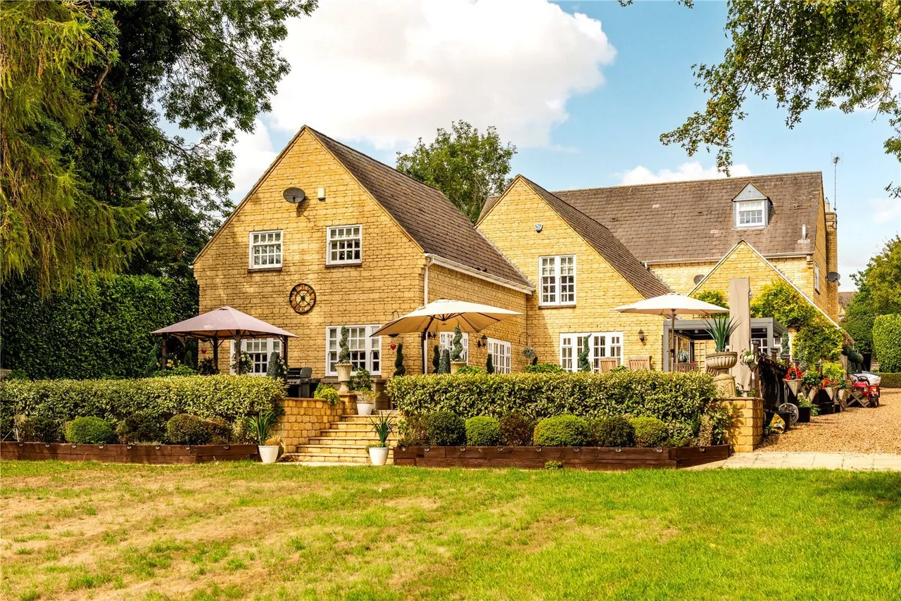 5 bed land for sale, Chapel Road, Weldon, NN17