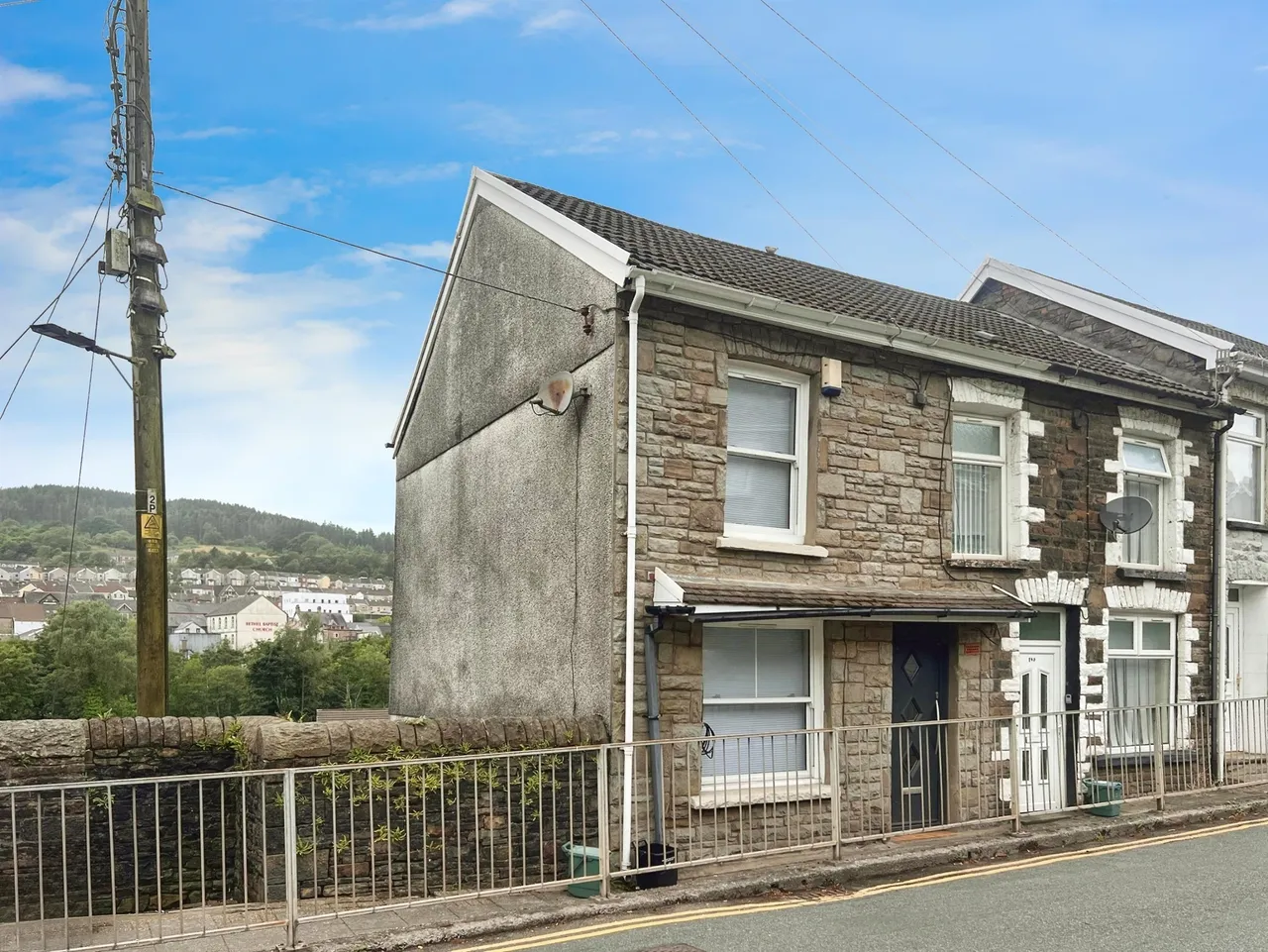 2 bed house for sale, Miskin Road, Tonypandy, CF40