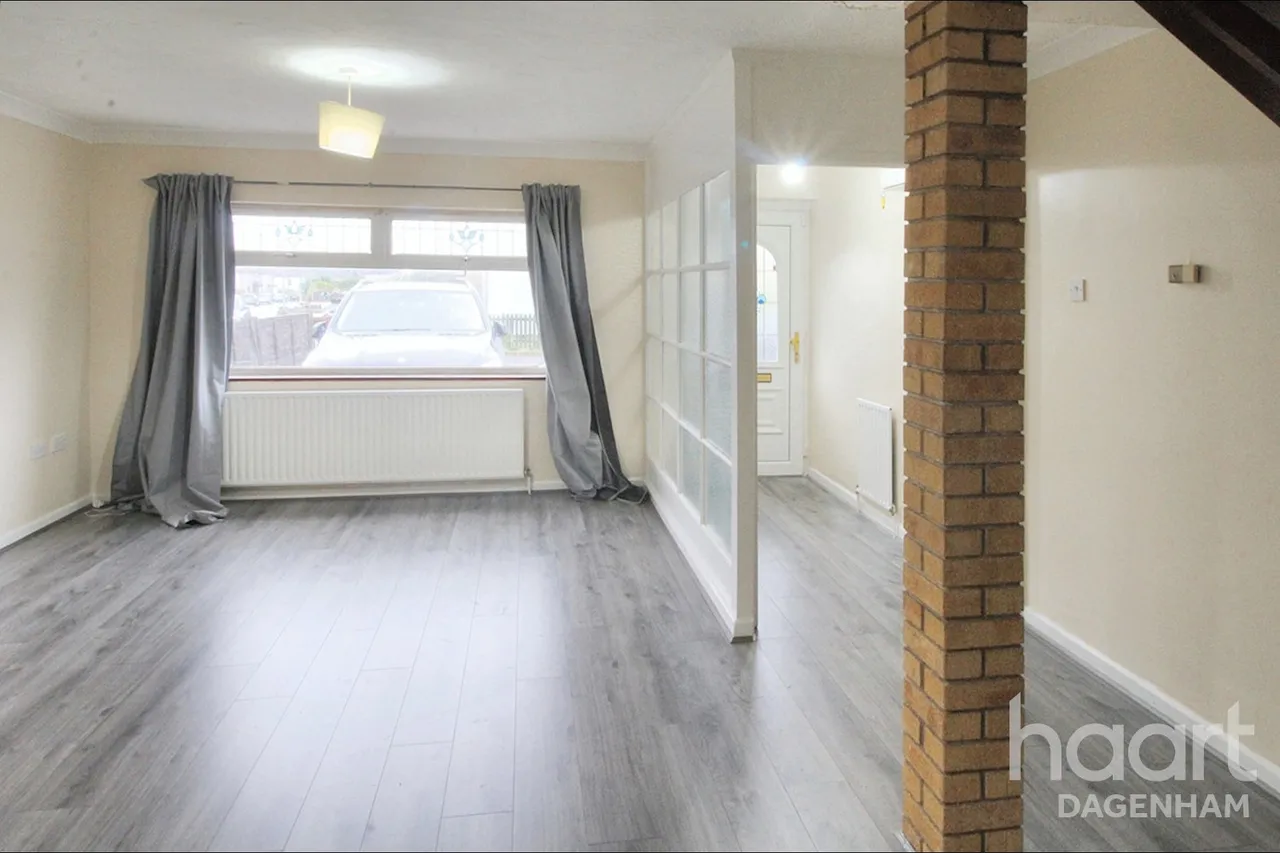 Dagenham, RM9, photo 2