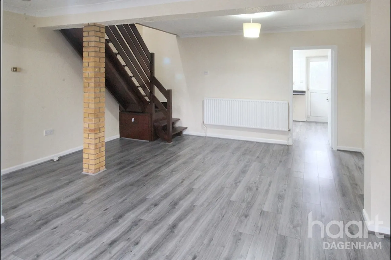 2 bed house to rent, Dagenham, RM9