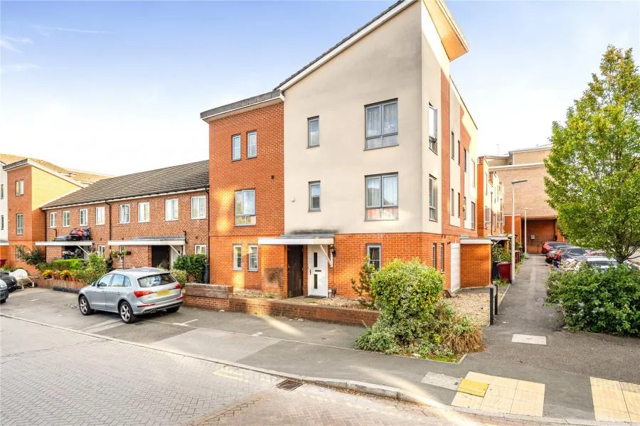 3 bed house for sale, Portman Way, Reading, RG30