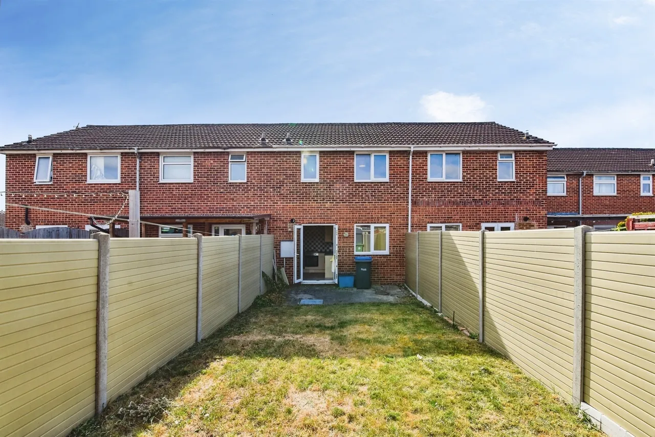 Heather Close, Westbury, photo 2