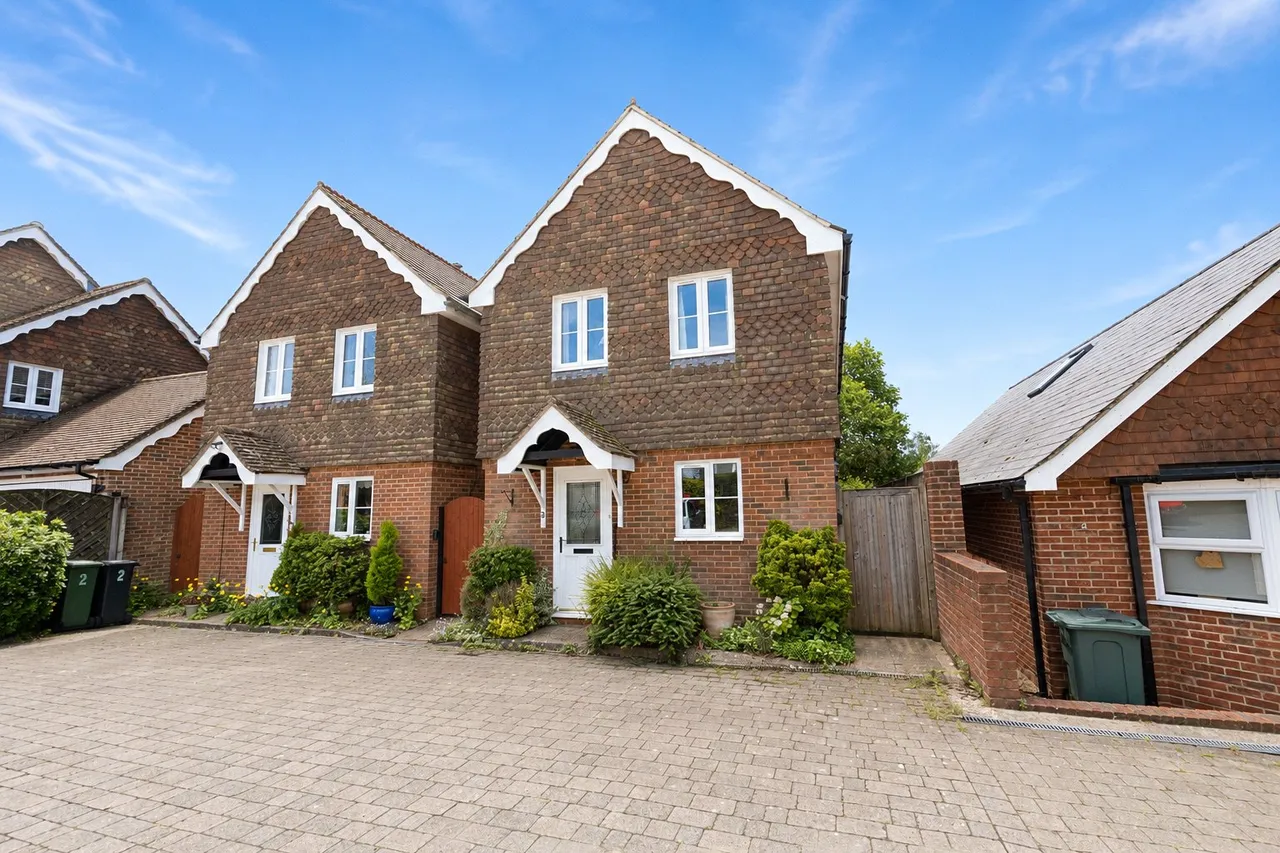 3 bed house for sale, Crossways Road, Grayshott, GU26