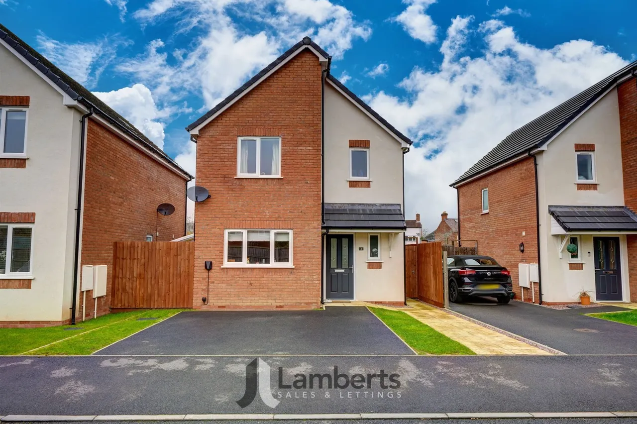 4 Royal Oak Drive, Studley, photo 17