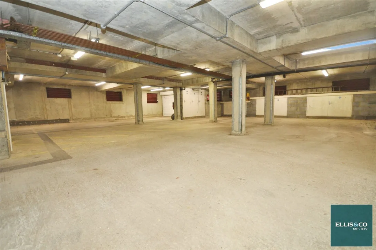 Hendon Lane, Finchley, N3, photo 14