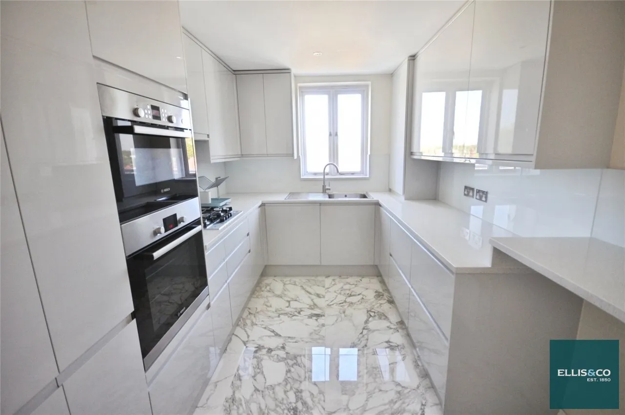 Hendon Lane, Finchley, N3, photo 2