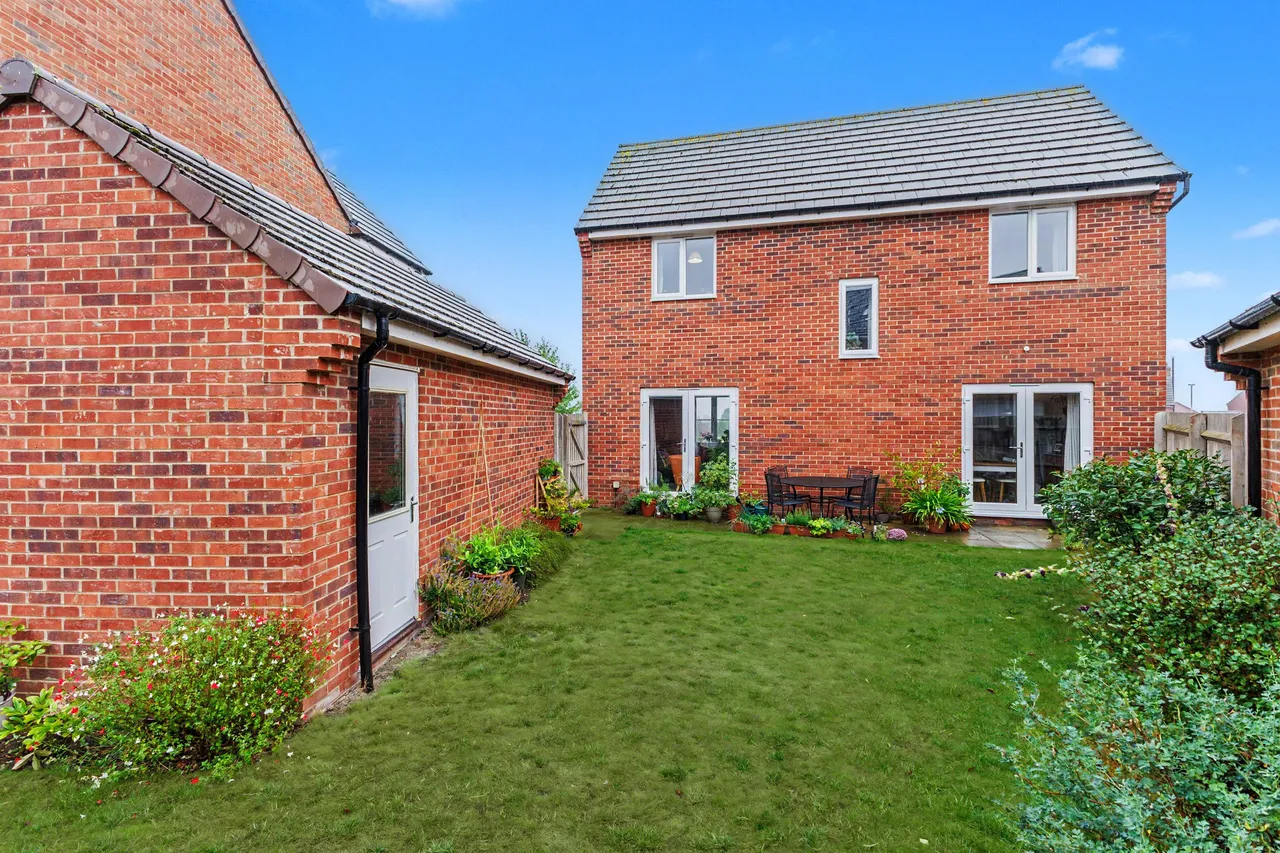 Niblett Corner, Evesham, WR11, photo 20