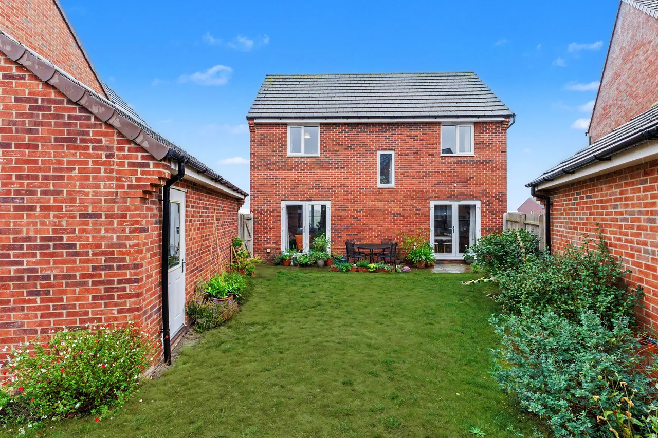Niblett Corner, Evesham, WR11, photo 4