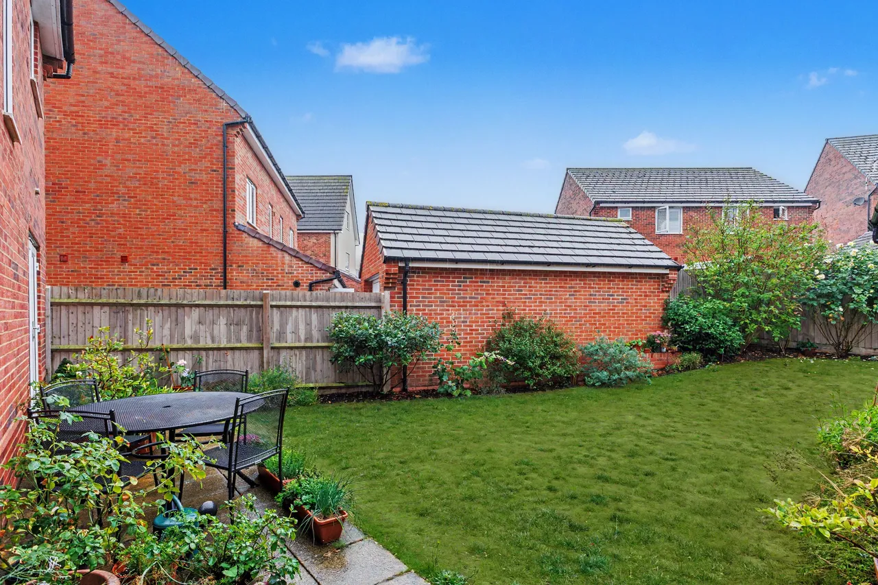 Niblett Corner, Evesham, WR11, photo 19