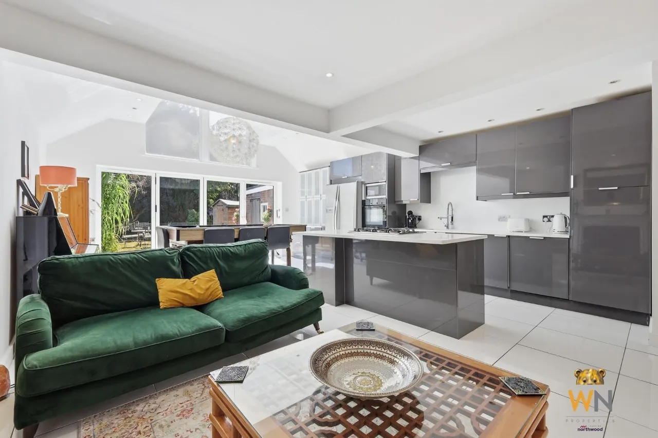 St. Marys Avenue, Shenfield, CM15, photo 3