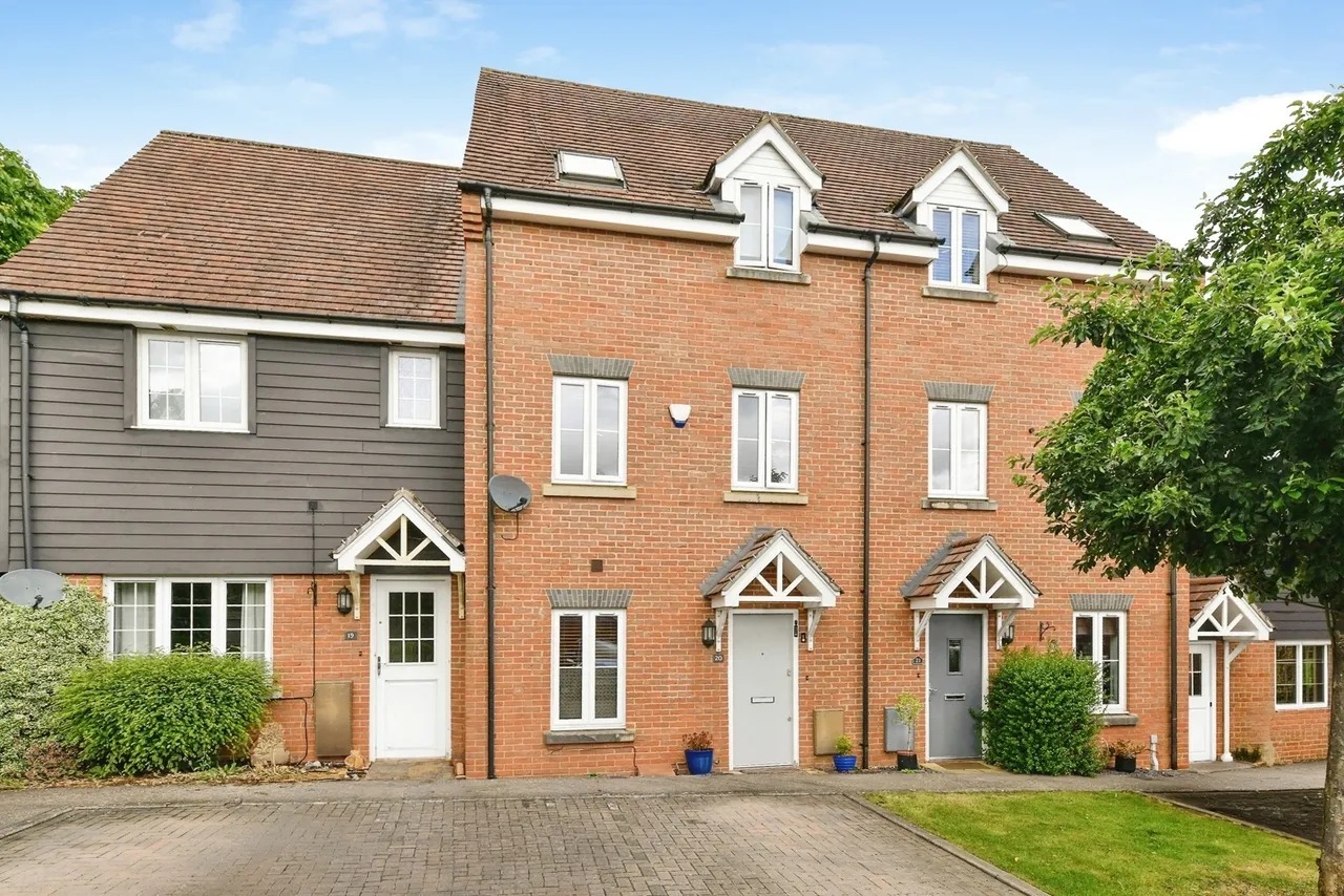 4 bed house for sale — Pembridge Gardens, Stevenage, Hertfordshire, England, SG2