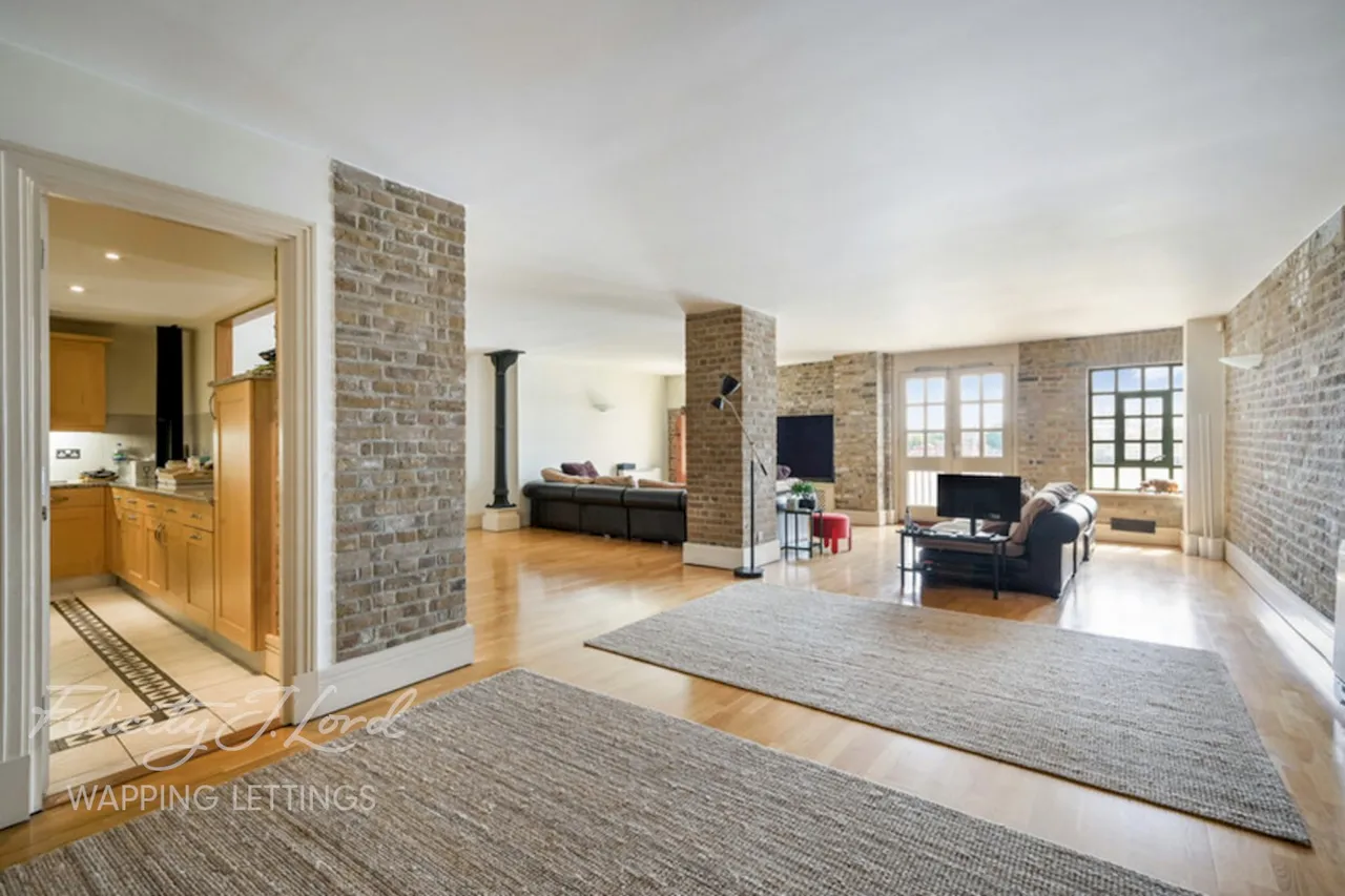 2 bed flat to rent, Wapping Wall