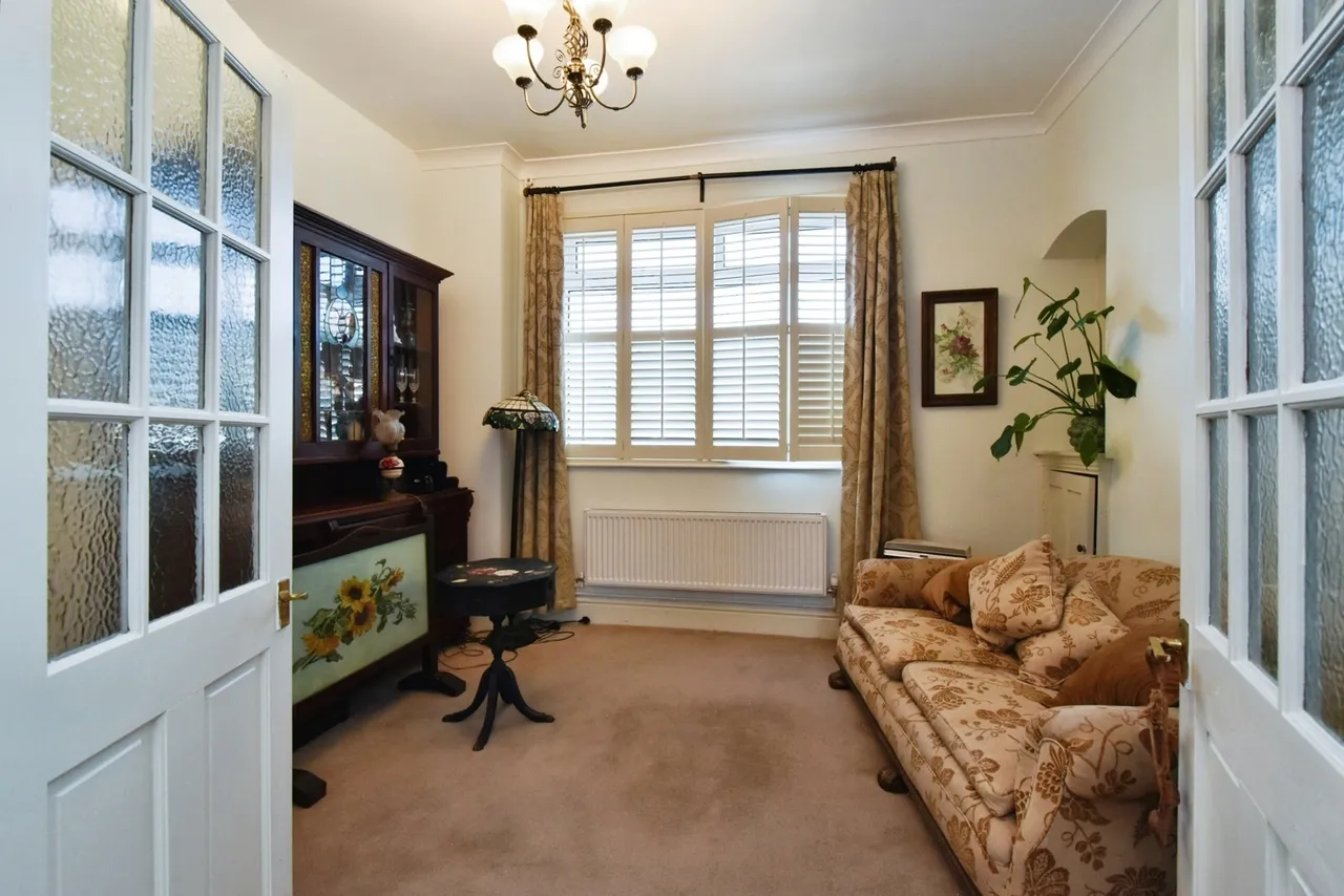 College Street, Ammanford, SA18, photo 5