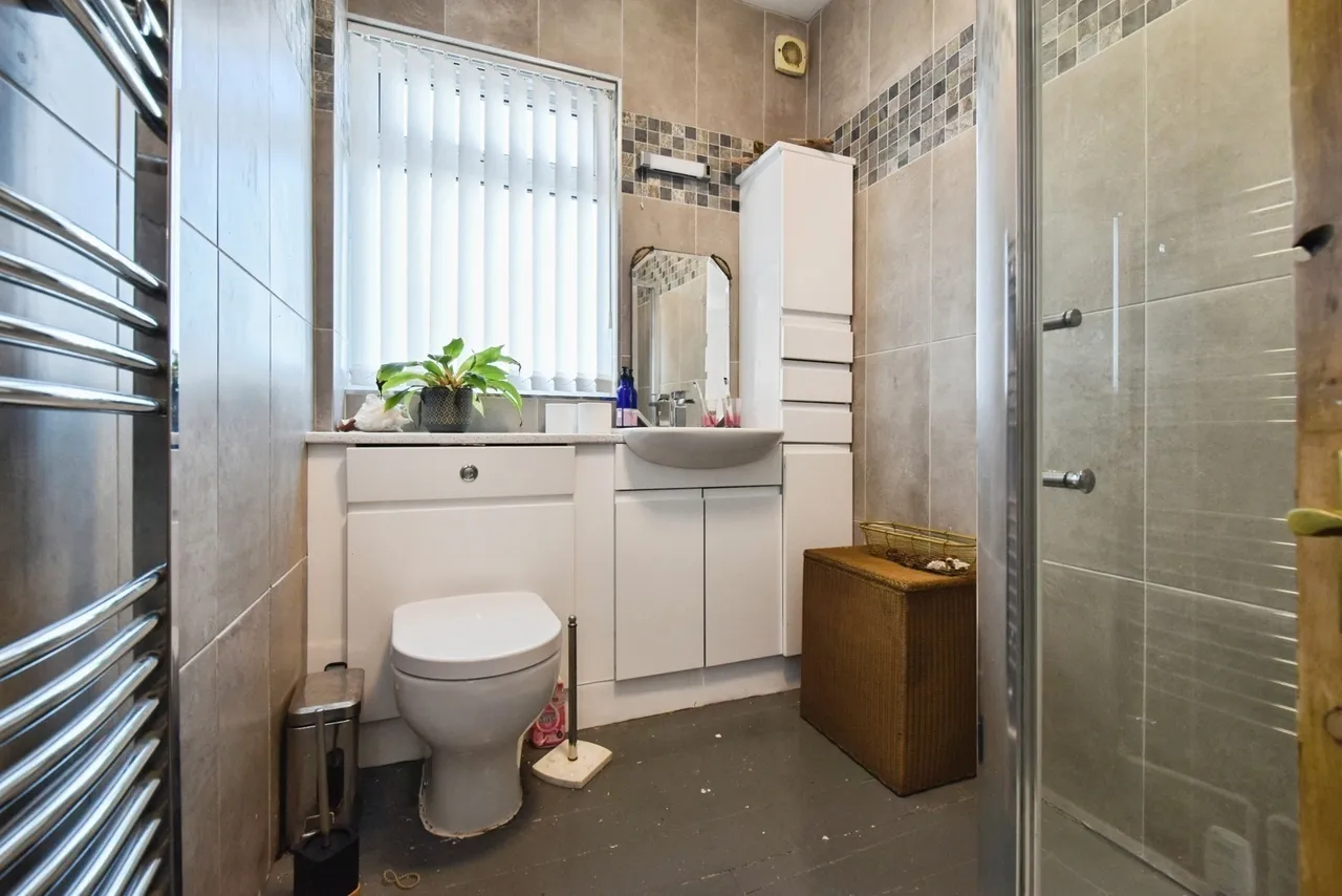 College Street, Ammanford, SA18, photo 16