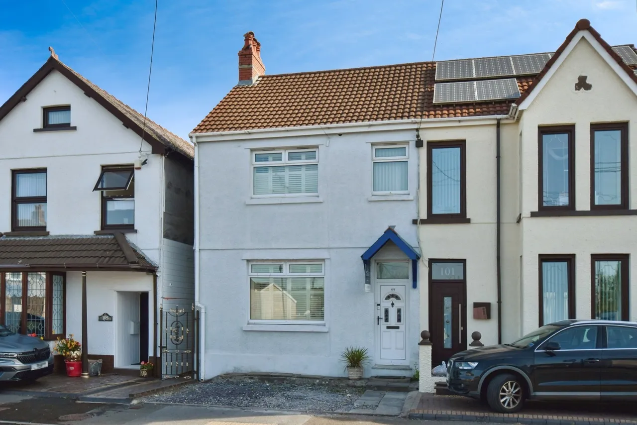 College Street, Ammanford, SA18, photo 8