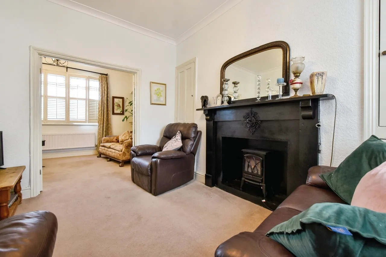 College Street, Ammanford, SA18, photo 6