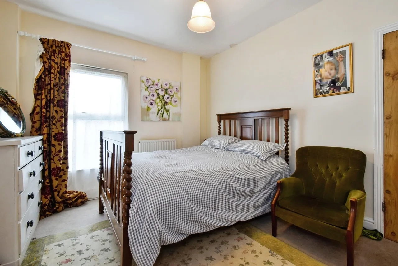 College Street, Ammanford, SA18, photo 13