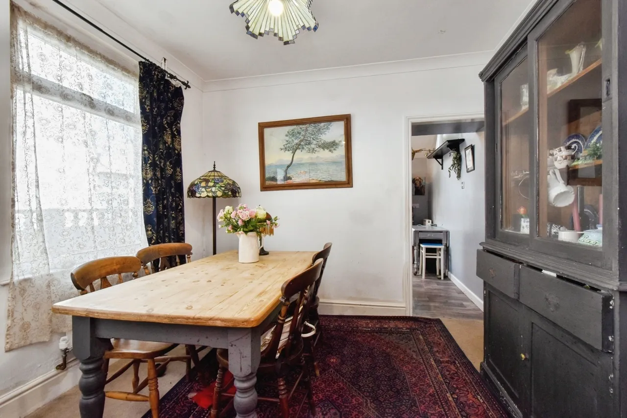 College Street, Ammanford, SA18, photo 7
