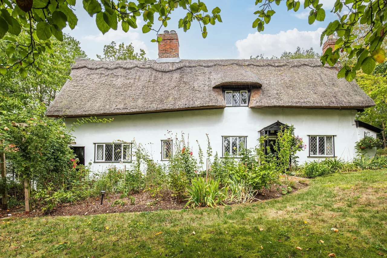 Grade II Listed Property in Wethering, photo 5