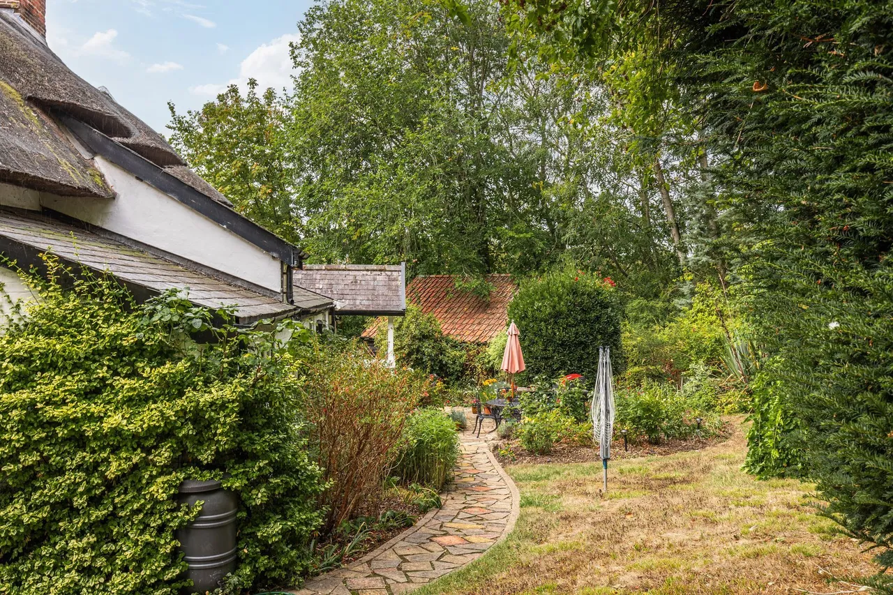 Grade II Listed Property in Wethering, photo 20