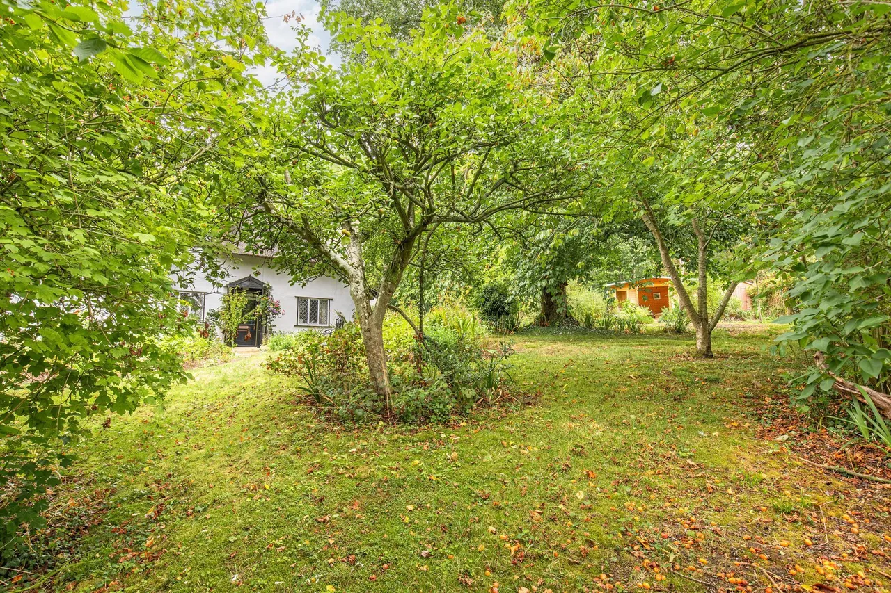 Grade II Listed Property in Wethering, photo 24