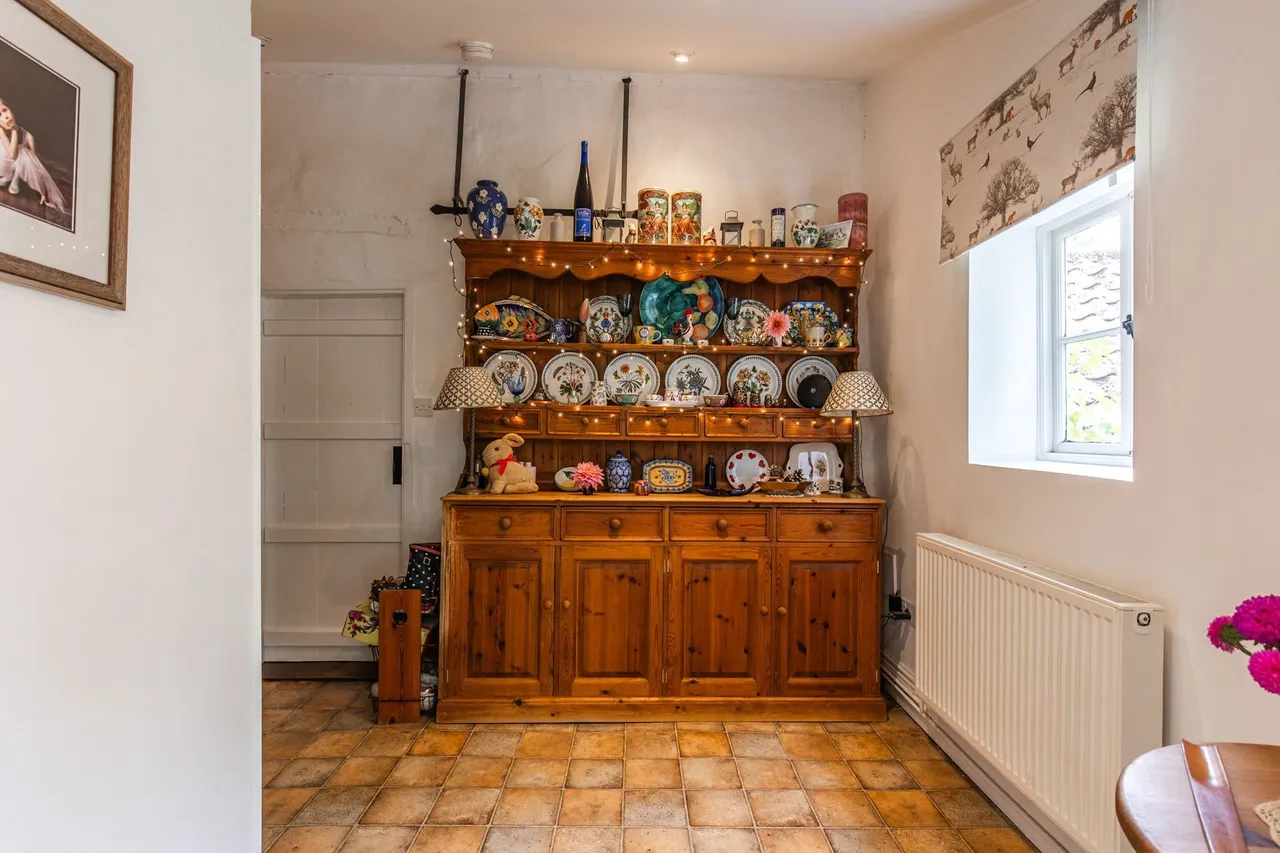 Grade II Listed Property in Wethering, photo 12