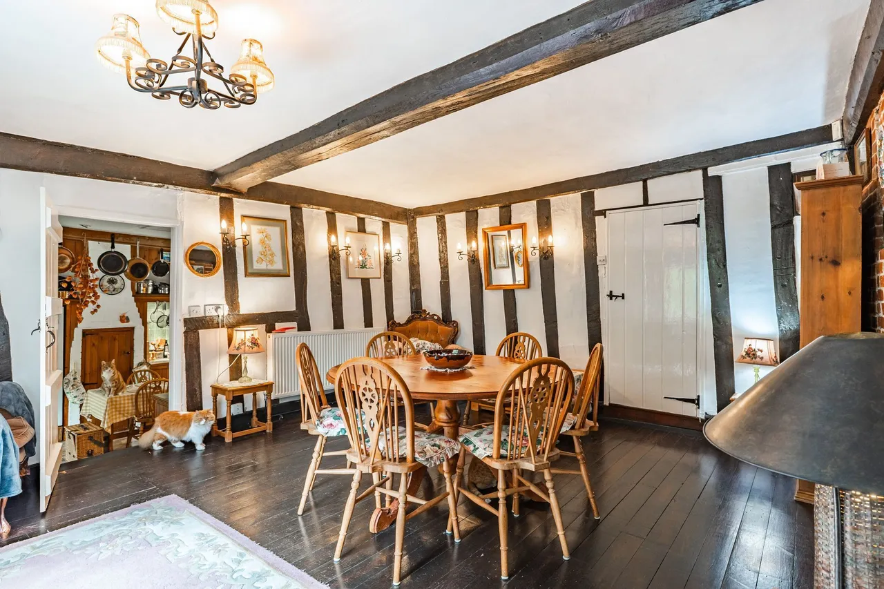 Grade II Listed Property in Wethering, photo 7