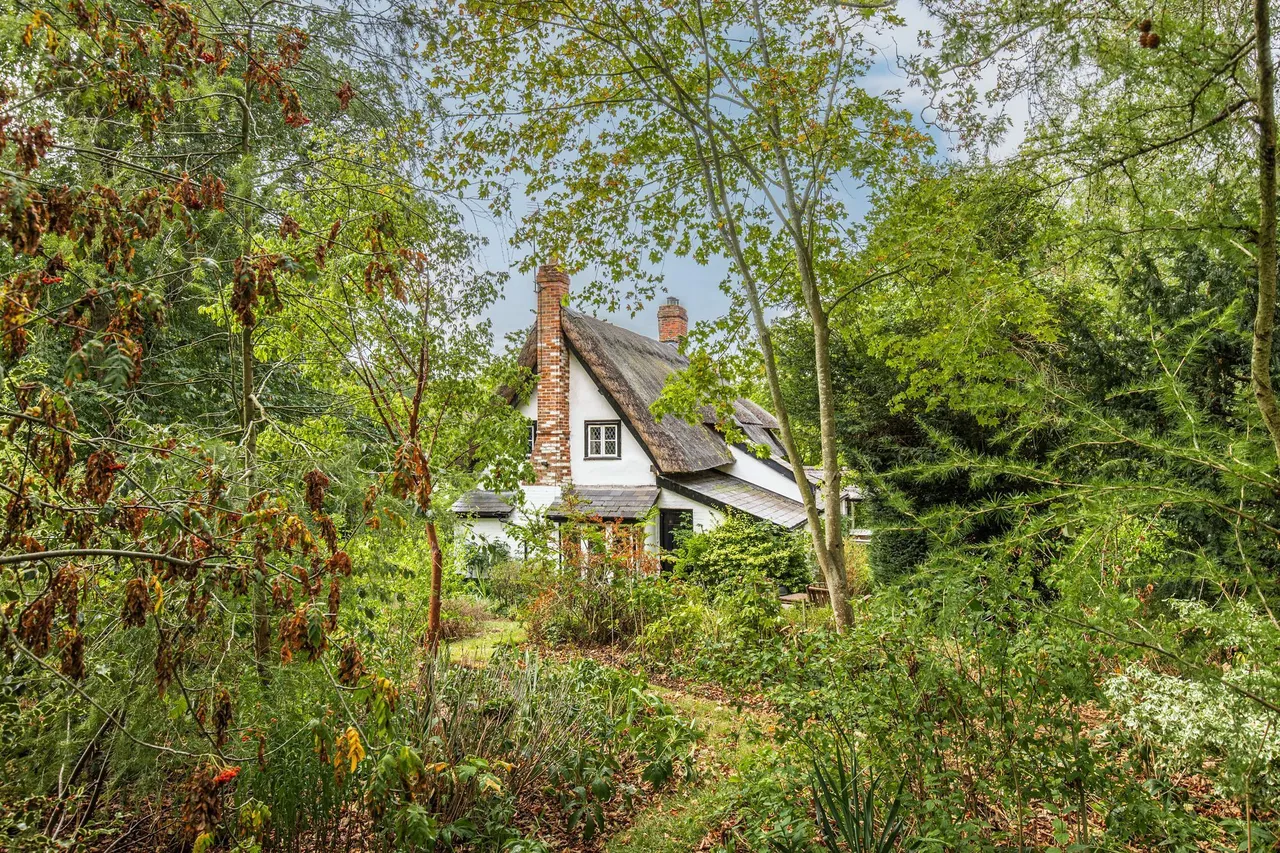 Grade II Listed Property in Wethering, photo 17