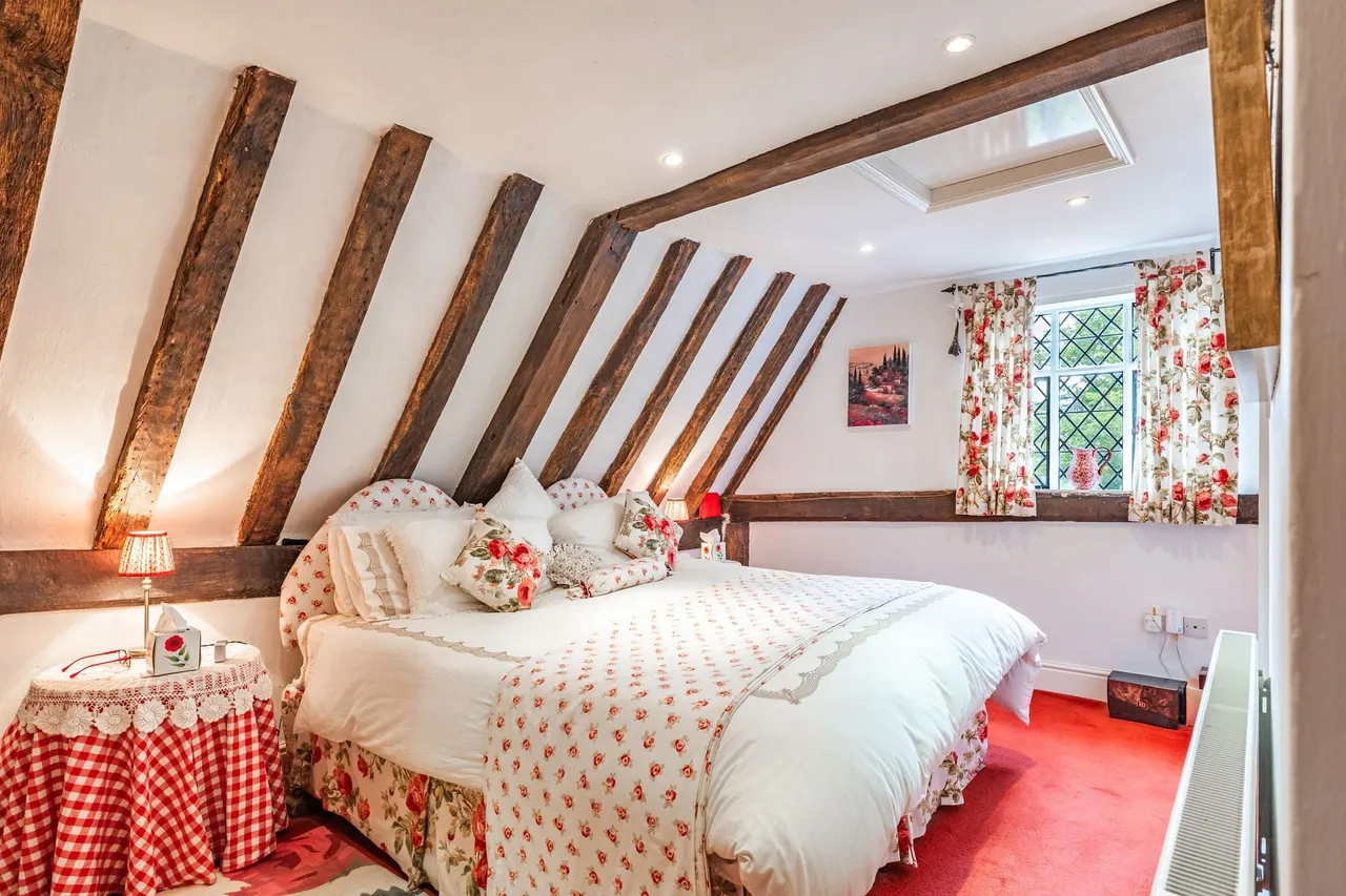 Grade II Listed Property in Wethering, photo 14