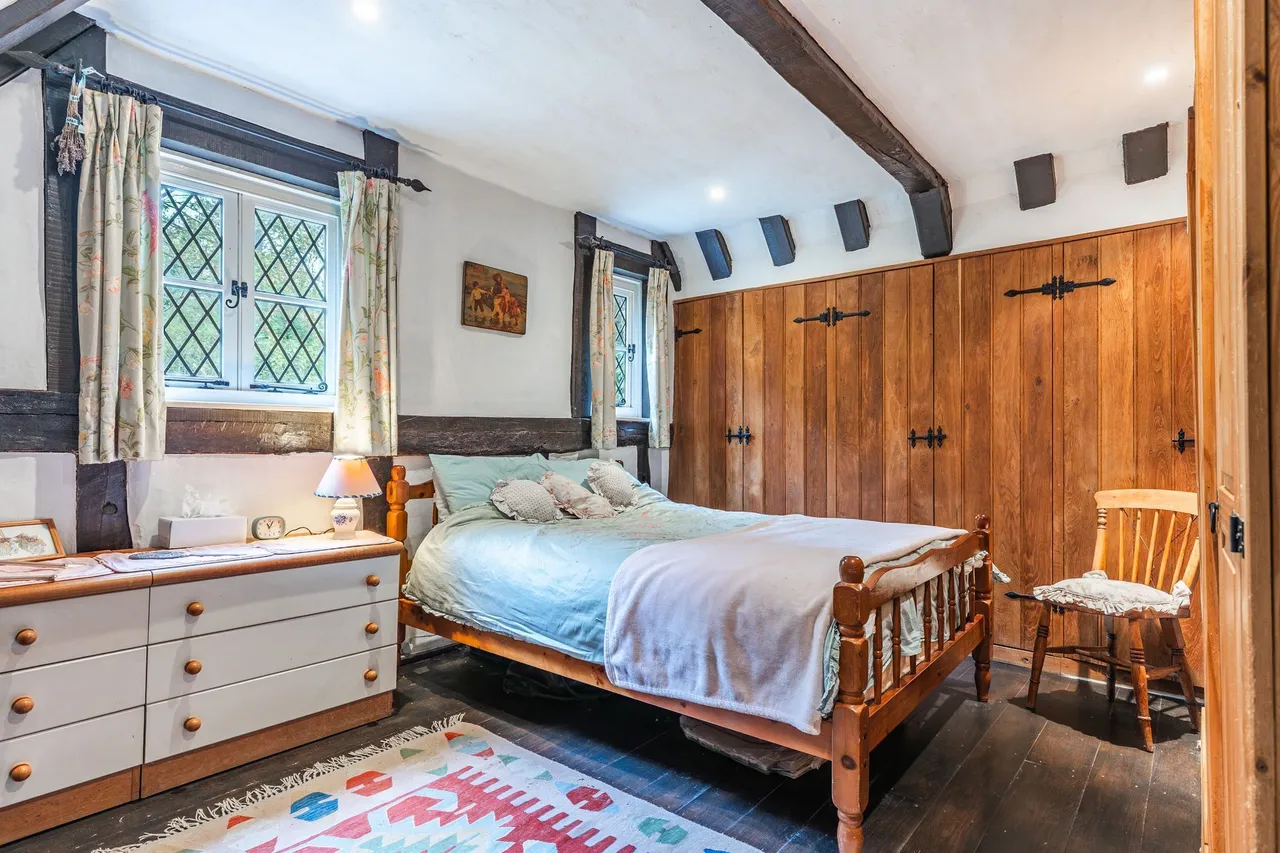 Grade II Listed Property in Wethering, photo 15