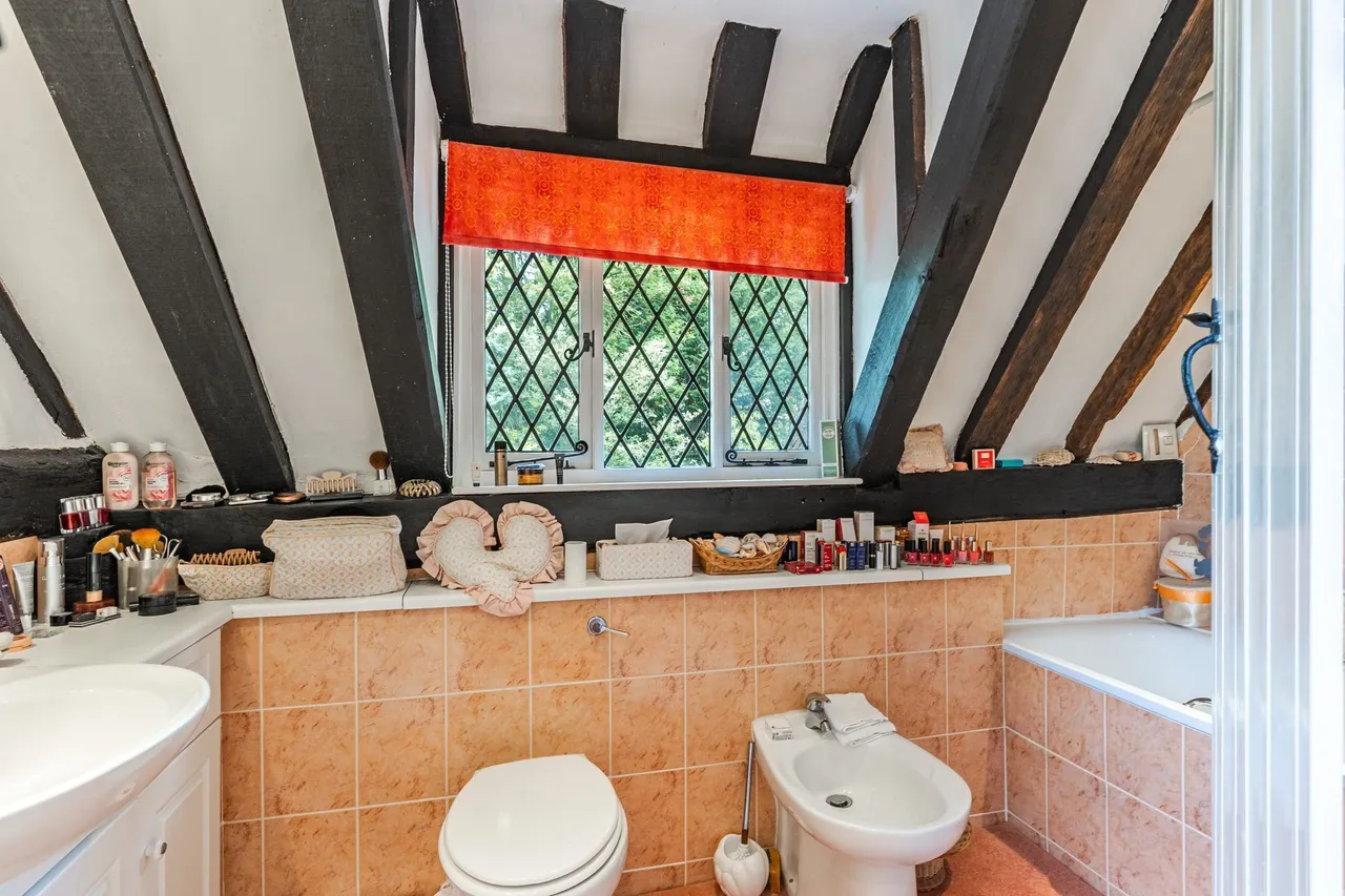 Grade II Listed Property in Wethering, photo 16