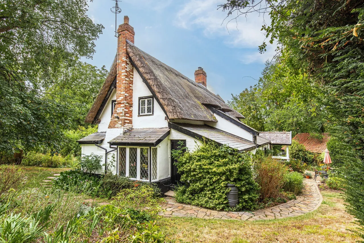 Grade II Listed Property in Wethering, photo 23