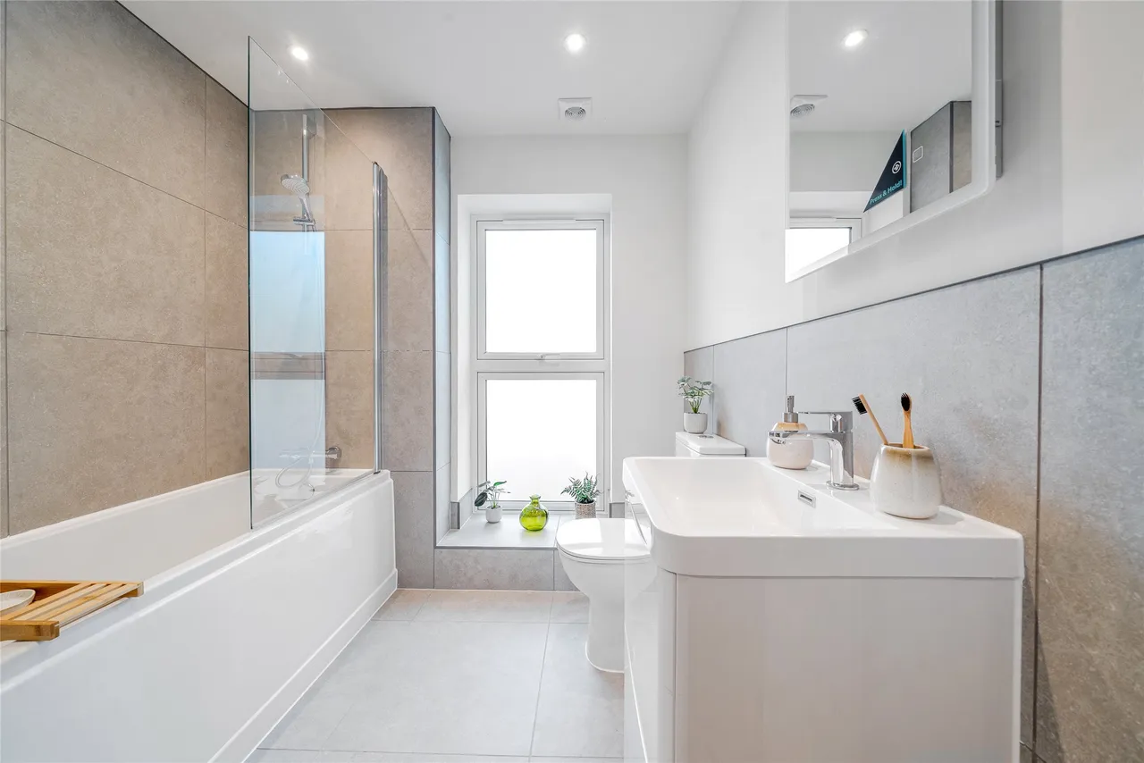 Apartment 9, Pavilion View, Gloucestershire, Pavilion View, GL20 5PQ, photo 14