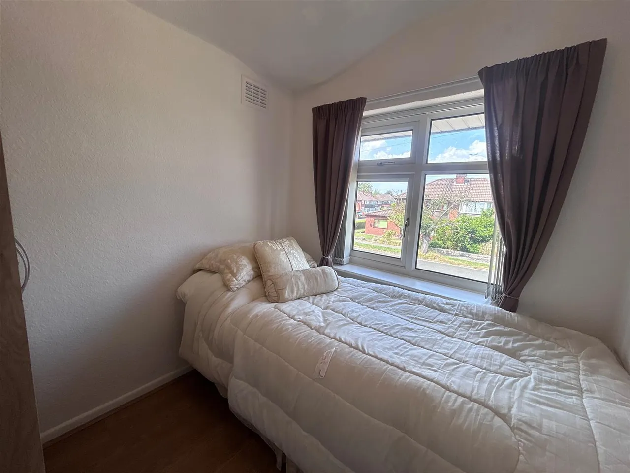 Queensway, Heald Green, photo 11