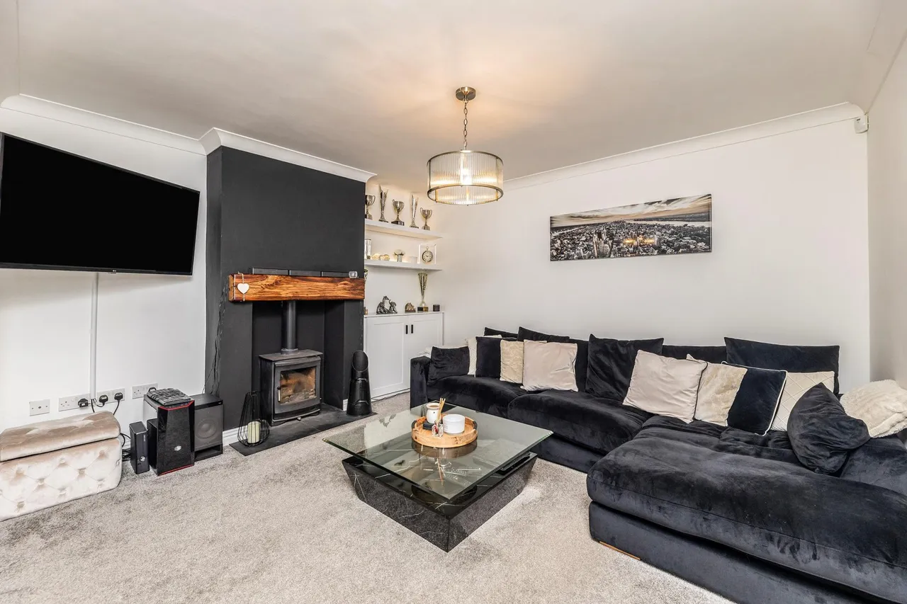 Lesmond Crescent, Little Houghton, S72, photo 9
