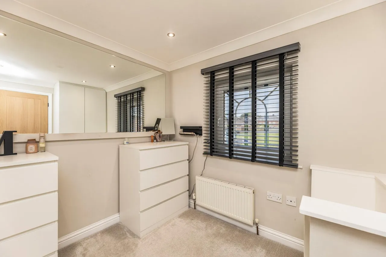 Lesmond Crescent, Little Houghton, S72, photo 19