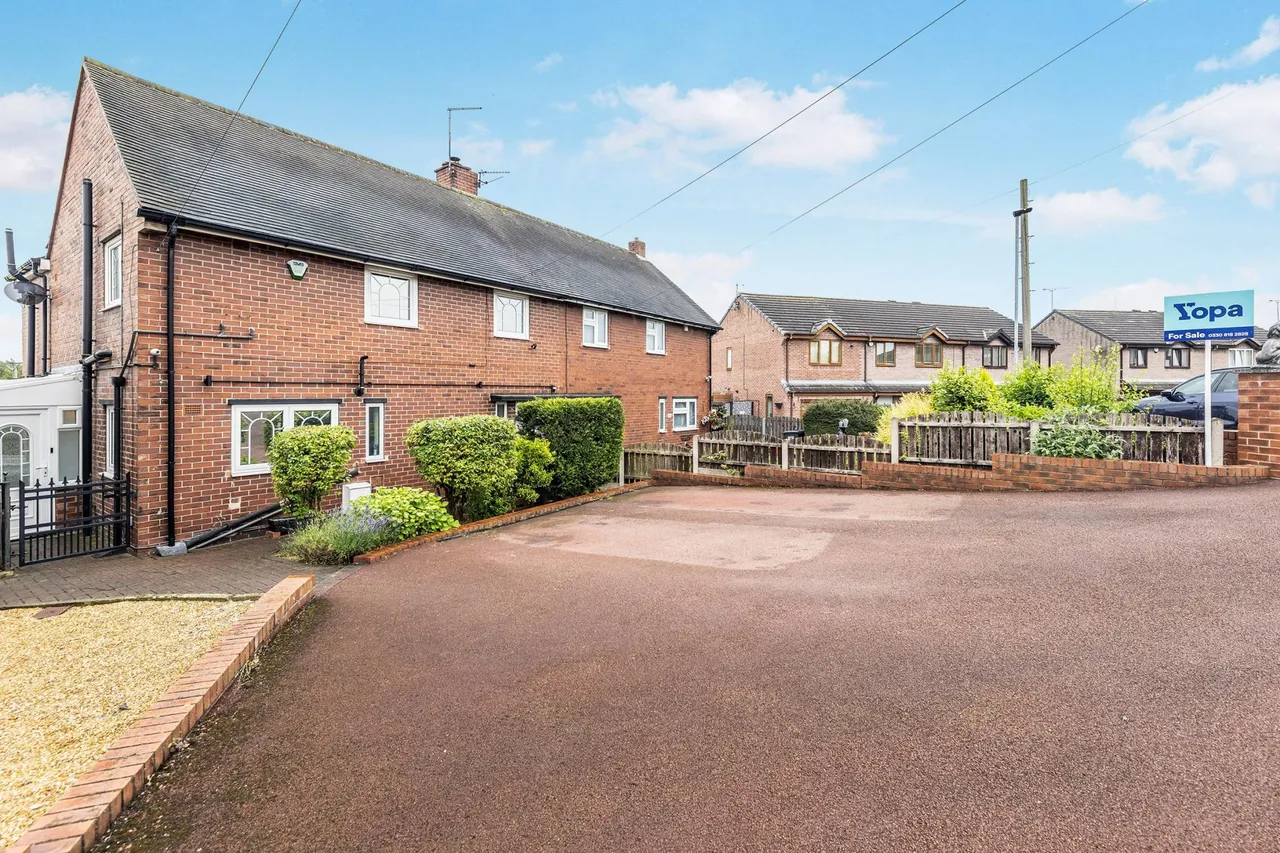 Lesmond Crescent, Little Houghton, S72, photo 3