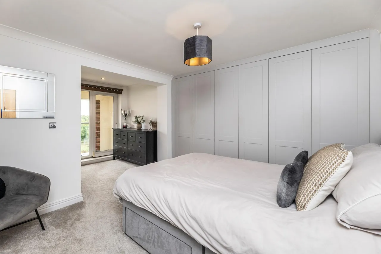 Lesmond Crescent, Little Houghton, S72, photo 15