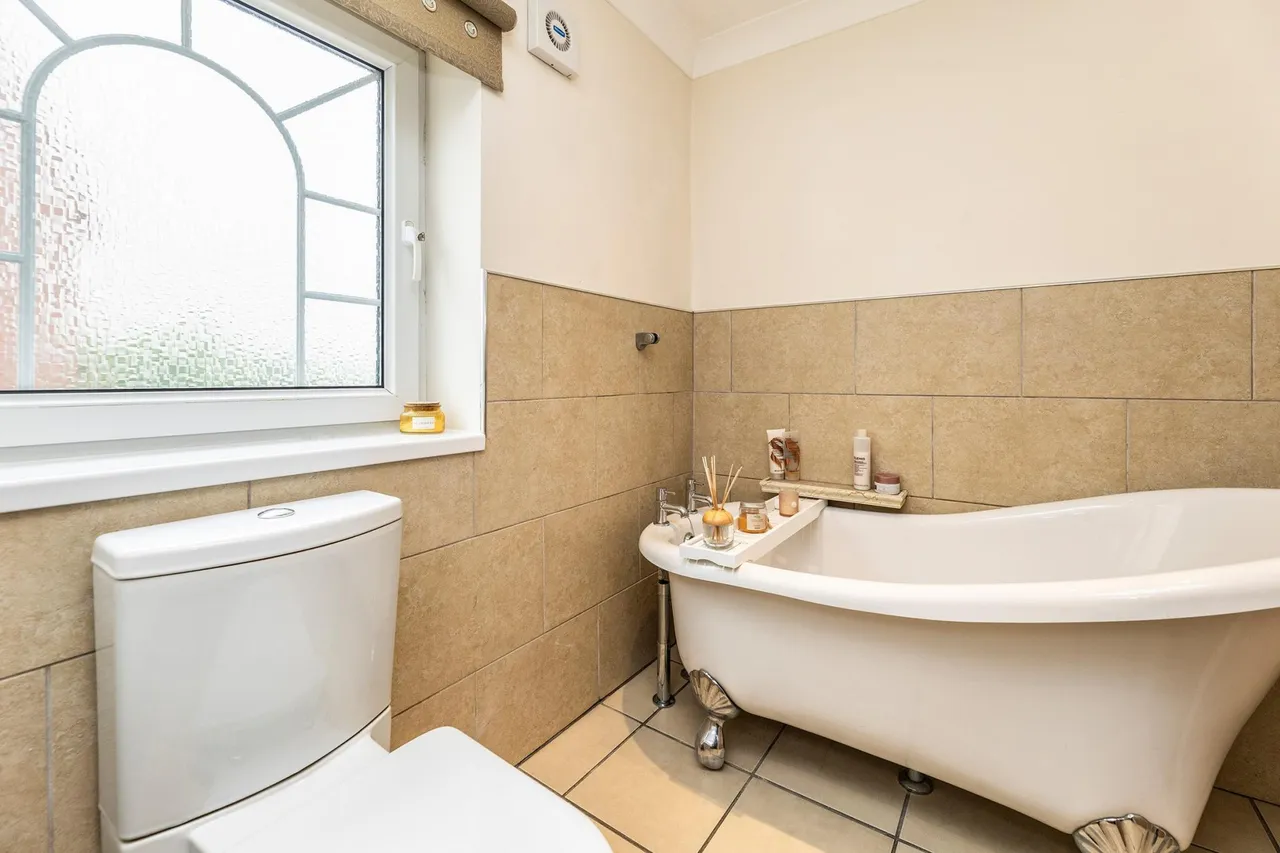 Lesmond Crescent, Little Houghton, S72, photo 17
