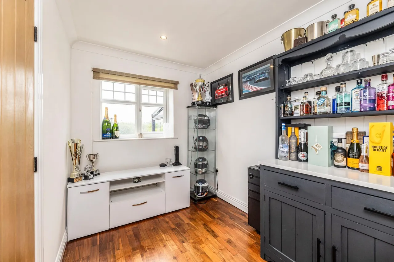 Lesmond Crescent, Little Houghton, S72, photo 8