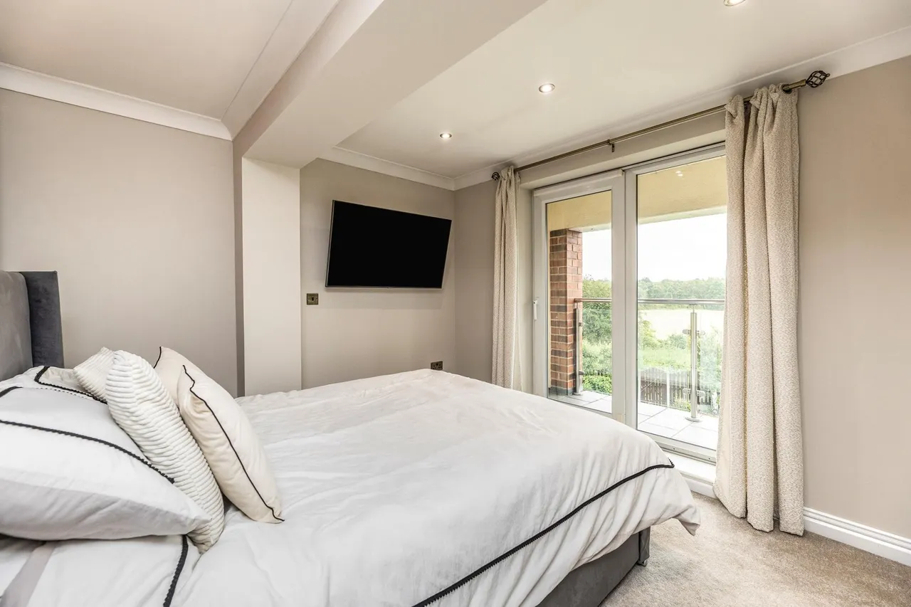Lesmond Crescent, Little Houghton, S72, photo 13