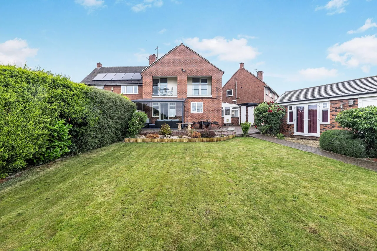 Lesmond Crescent, Little Houghton, S72, photo 5