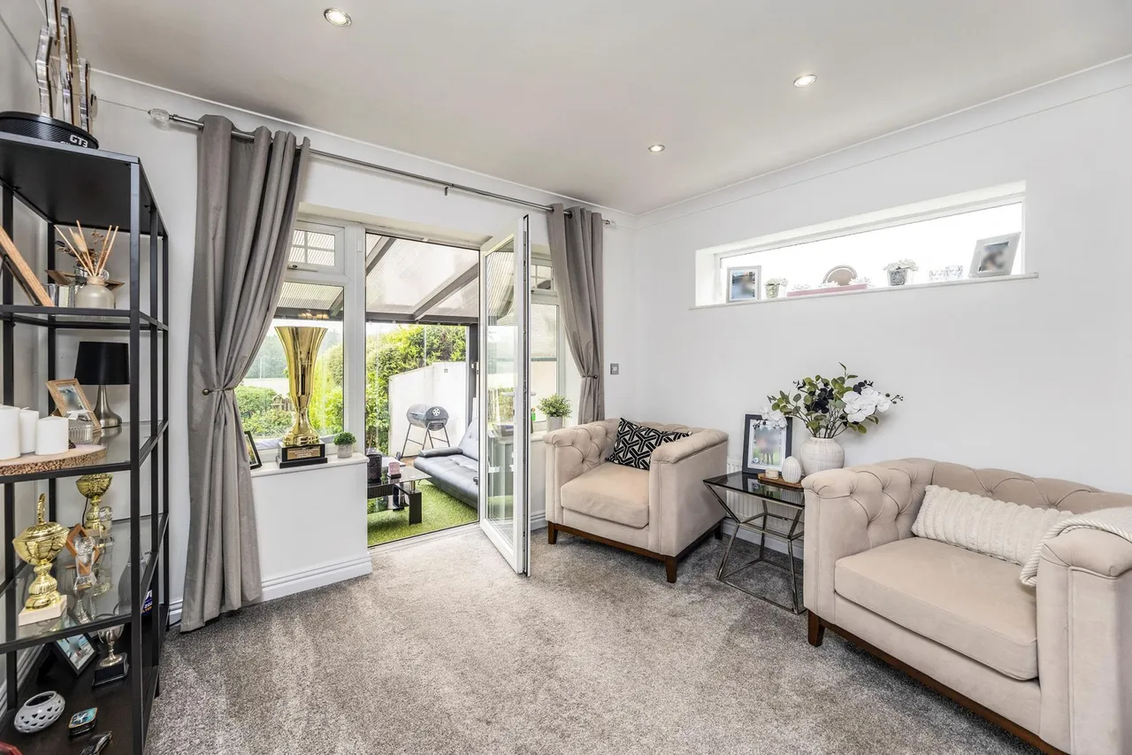 Lesmond Crescent, Little Houghton, S72, photo 10