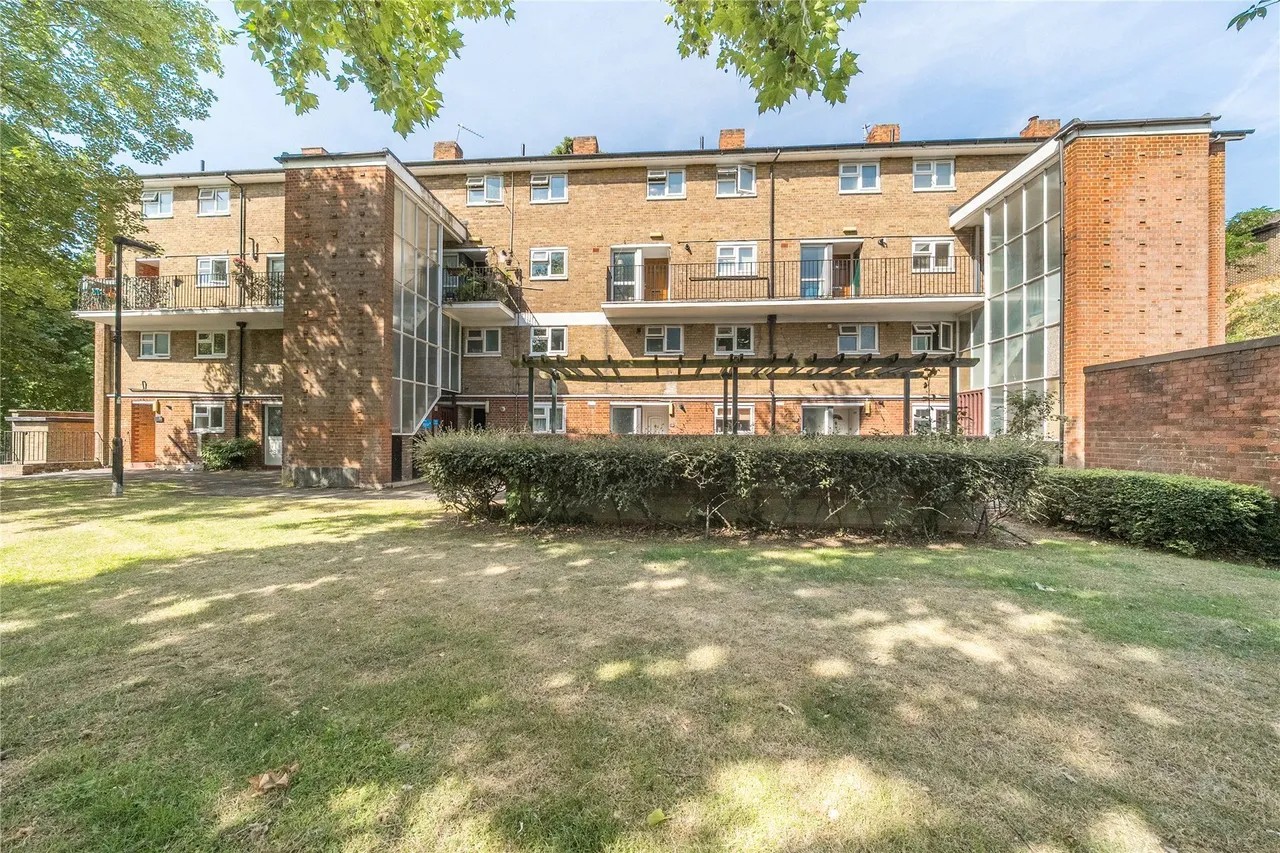 3 bed flat for sale — Blyth Road, Bromley, BR1