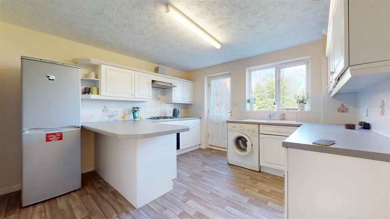 Rosecomb Place, Shenley Brook End, photo 5