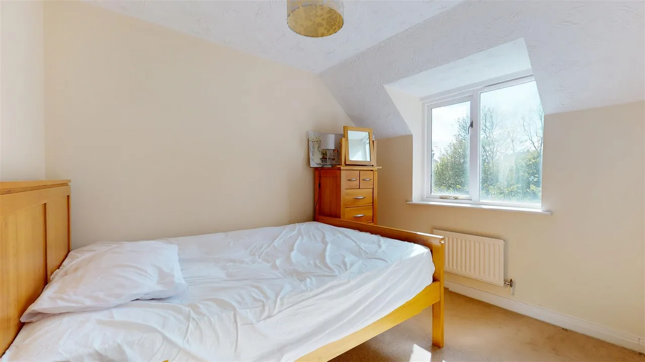 Rosecomb Place, Shenley Brook End, photo 11