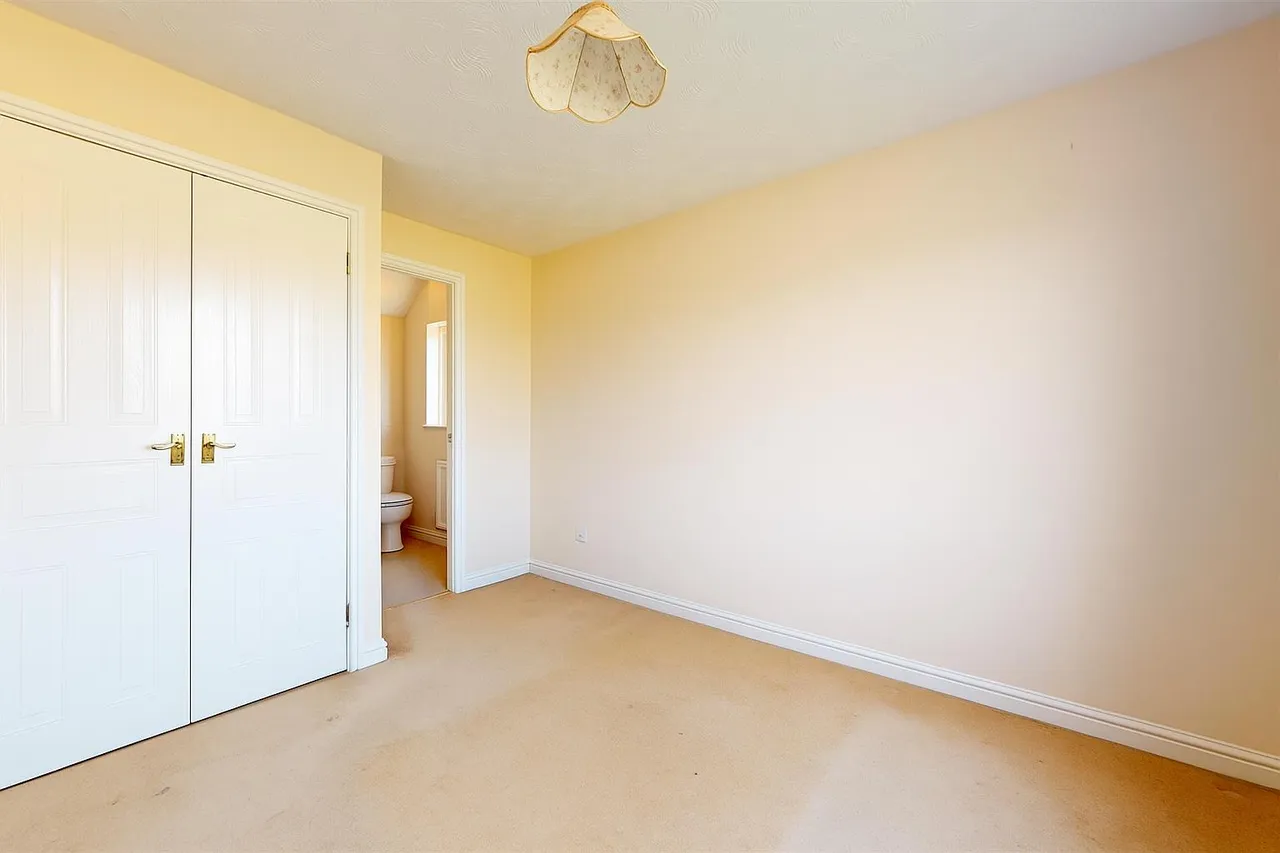 Rosecomb Place, Shenley Brook End, photo 6